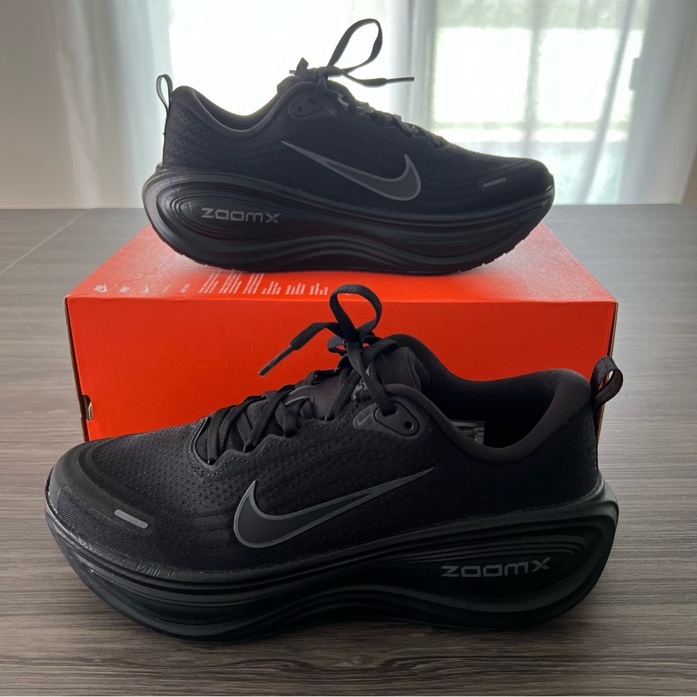 New in Box Nike vomero plus running shoes size M 9.5 W 11 HV8154 001